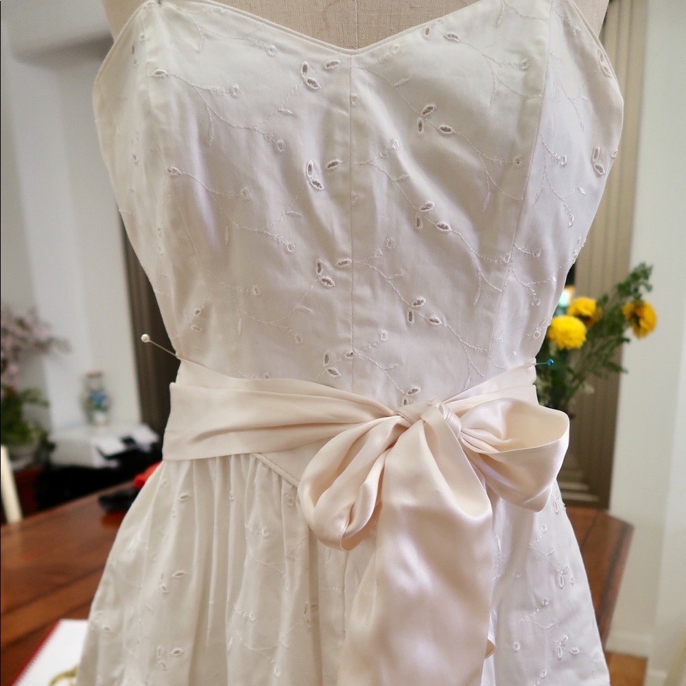 Betsy Johnson Sweetheart neckline dress
